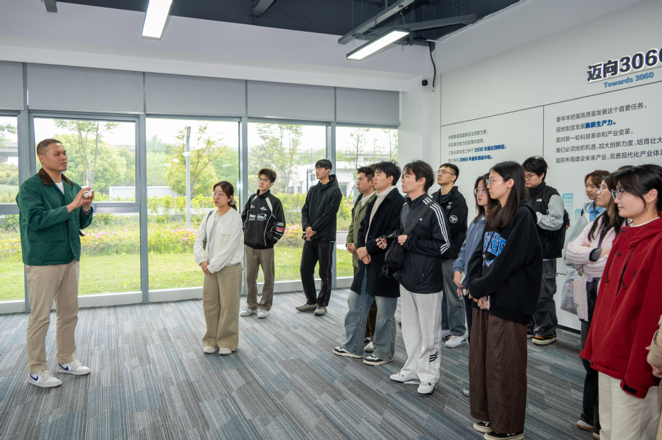 yl6809永利YL集团师生赴上海融和元储能源有限公司参观学习